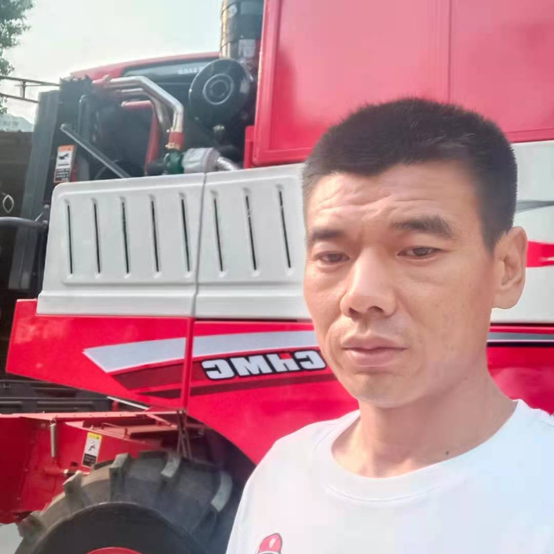 從機手到月入30萬的老板,你或許就差一臺鄭州中聯(lián)花生收