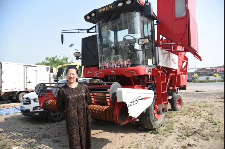 鄭麗艷:從未見過像中聯(lián)收獲花生機(jī)這么“容易”的賺錢工具
