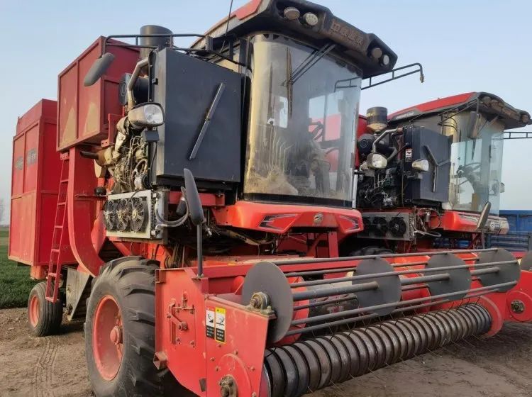 欒家寶:通過(guò)中聯(lián)收獲花生機(jī),讓我有了更多時(shí)間陪伴家人 5102.jpg