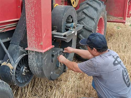 中聯(lián)收獲向一線廣大農(nóng)機服務人員致敬 2.jpg